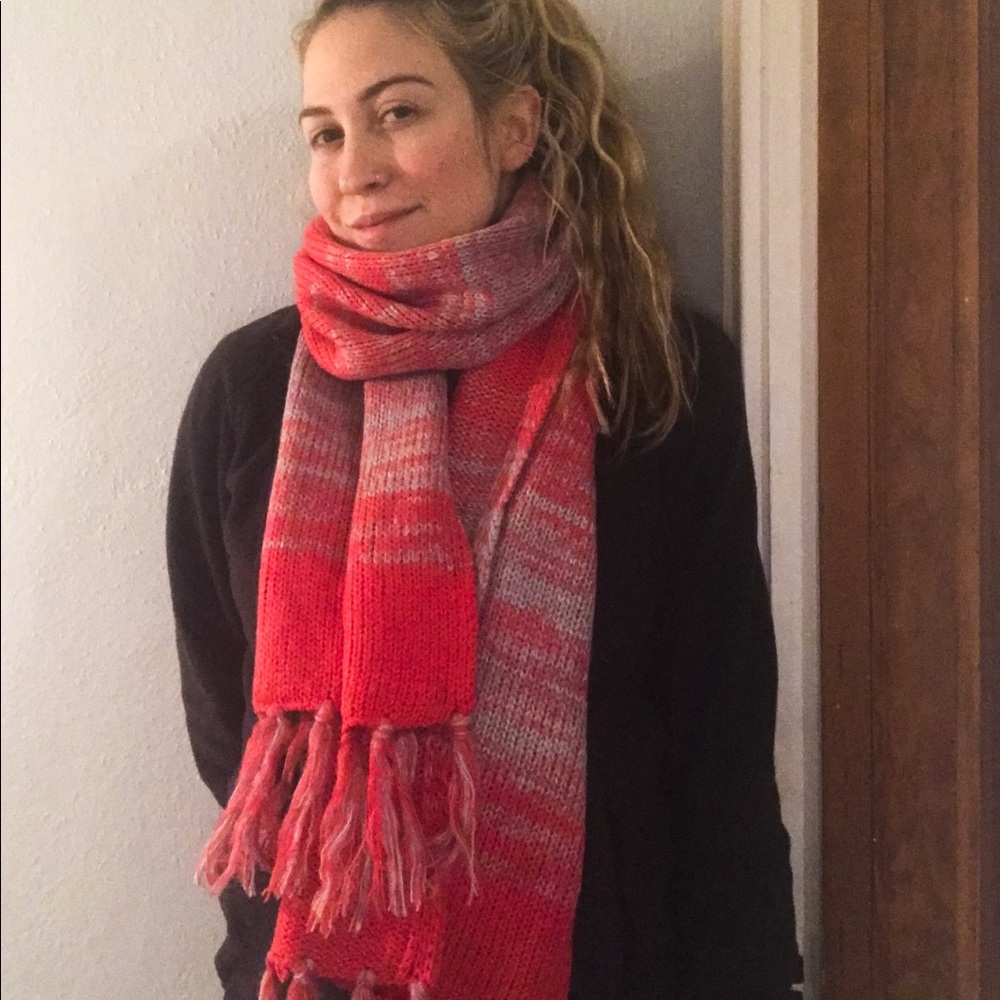 ❄️ NWOT Coral Winter Scarf 🧣
